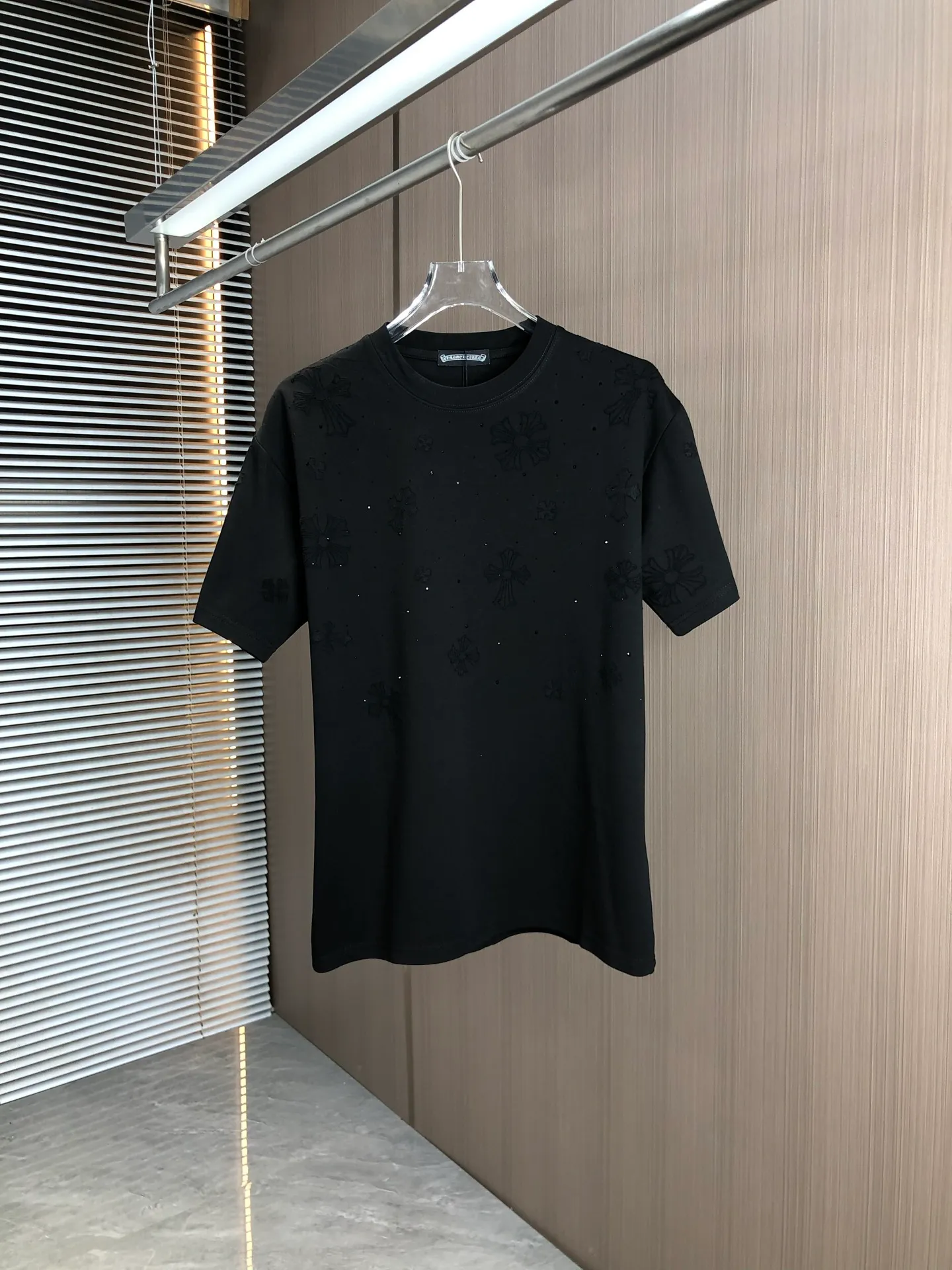 🅿️210 Cro 2025 Spring and Summer New Style Round Neck Short Sleeves Laser Burning Process ➕ Full Body Diamonds Made of High Weight 320g Double Yarn Combed Cotton Fabric Slightly Loose Fit The Fabric Feels Soft and Thick Same Style for Men and Women Color: Black White Code Number: SMLXLXXL
